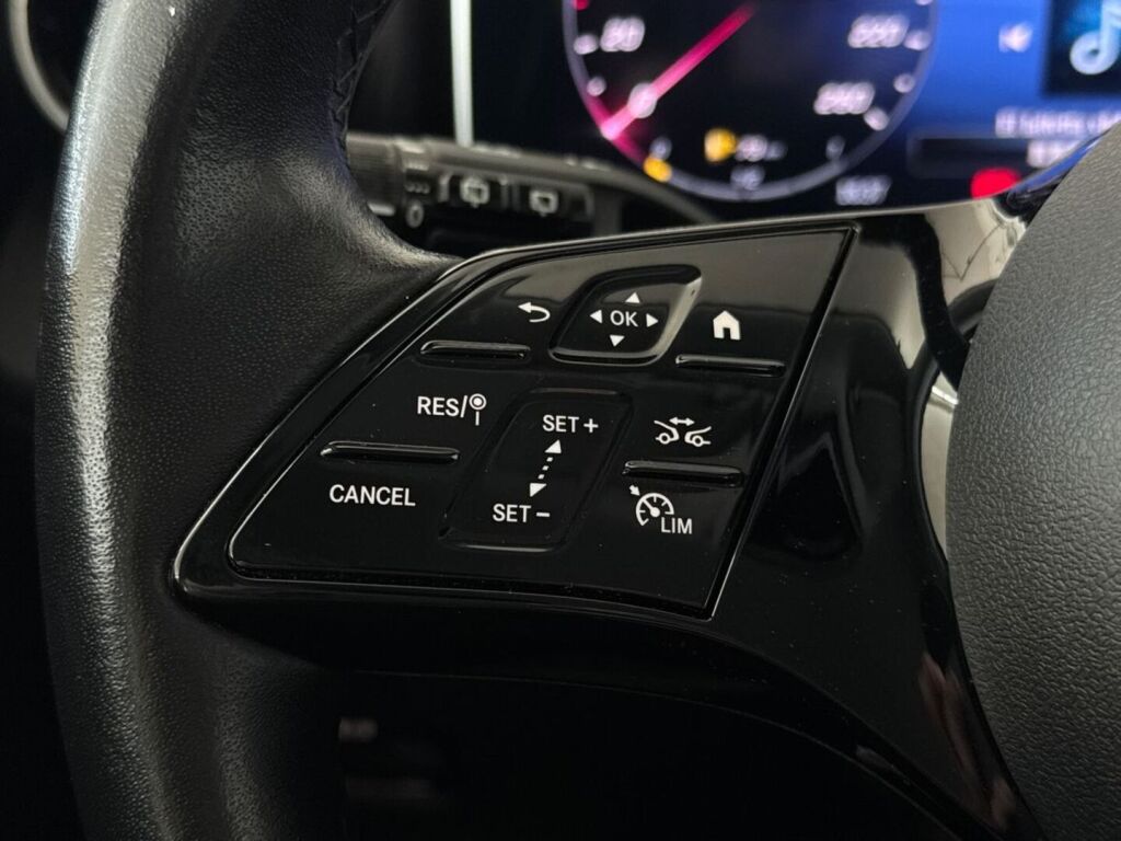 Mercedes-Benz C 2022 Musta