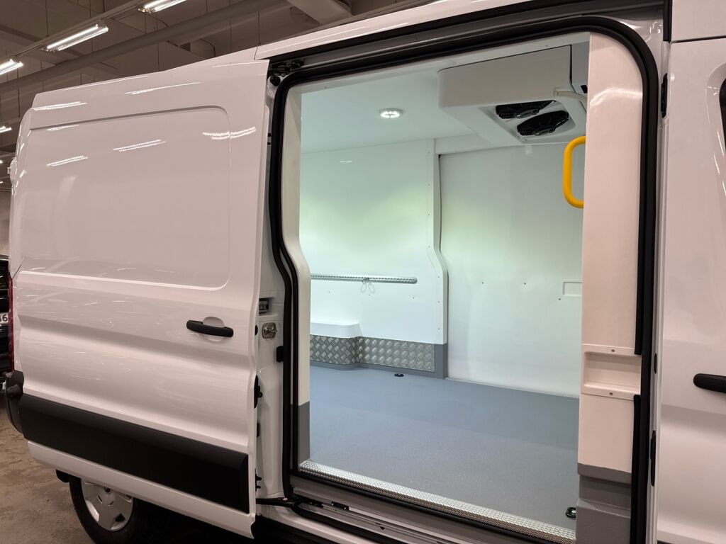 Ford Transit 2025 Valkoinen