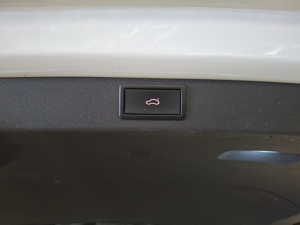 Skoda Enyaq 2023 Valkoinen