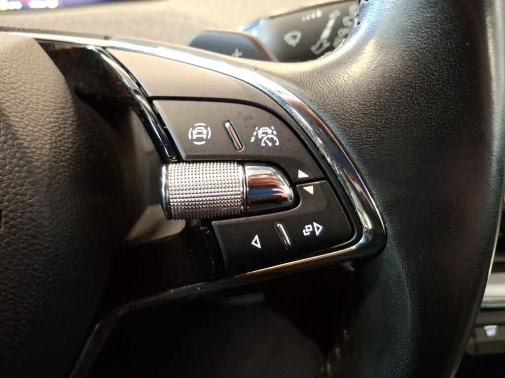 Skoda Enyaq 2023 Valkoinen