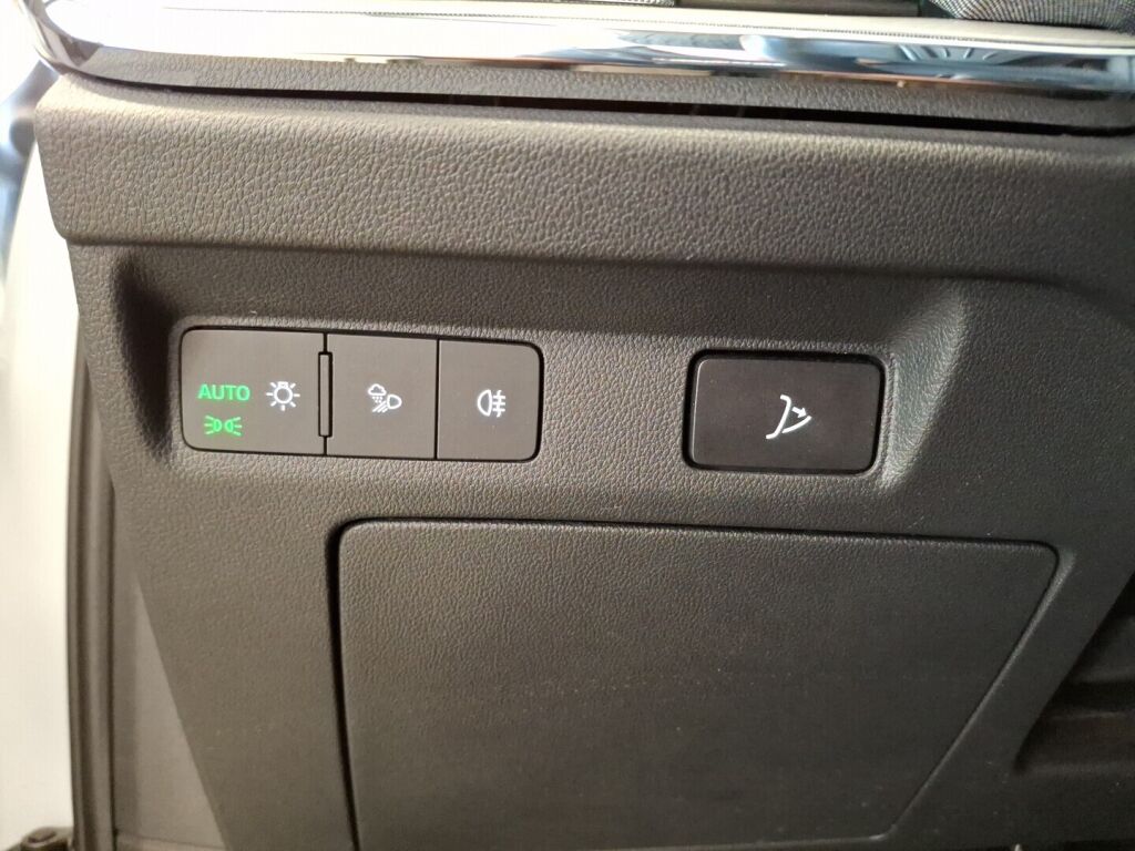 Skoda Enyaq 2023 Valkoinen