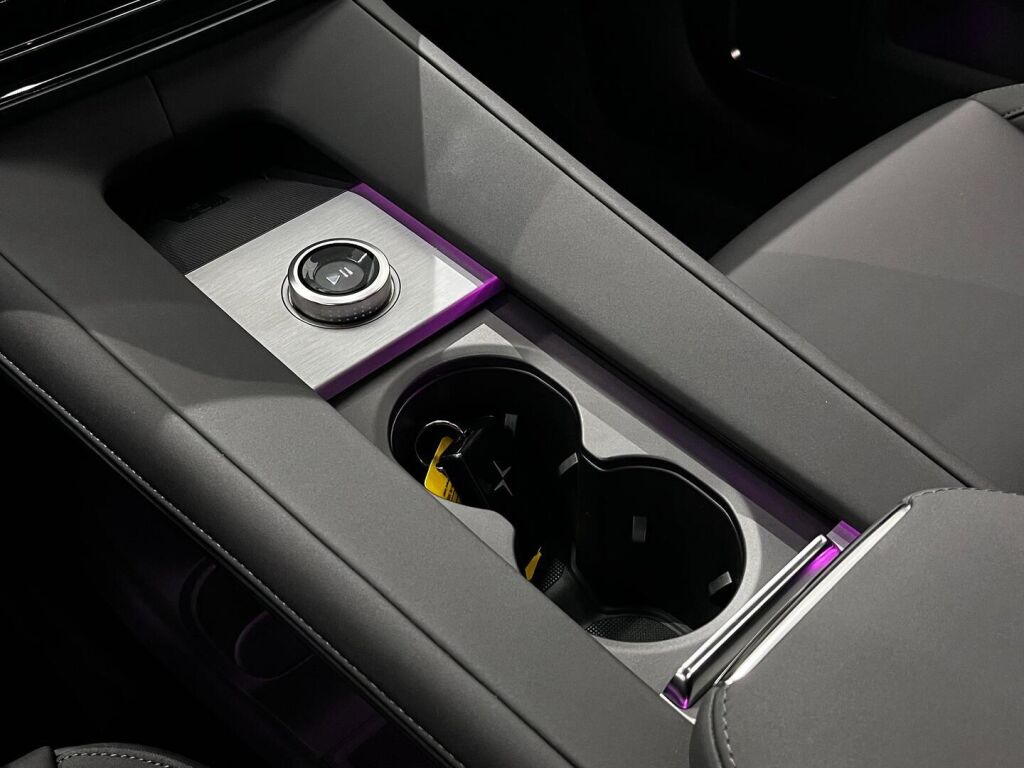 Polestar 4 2024 Harmaa