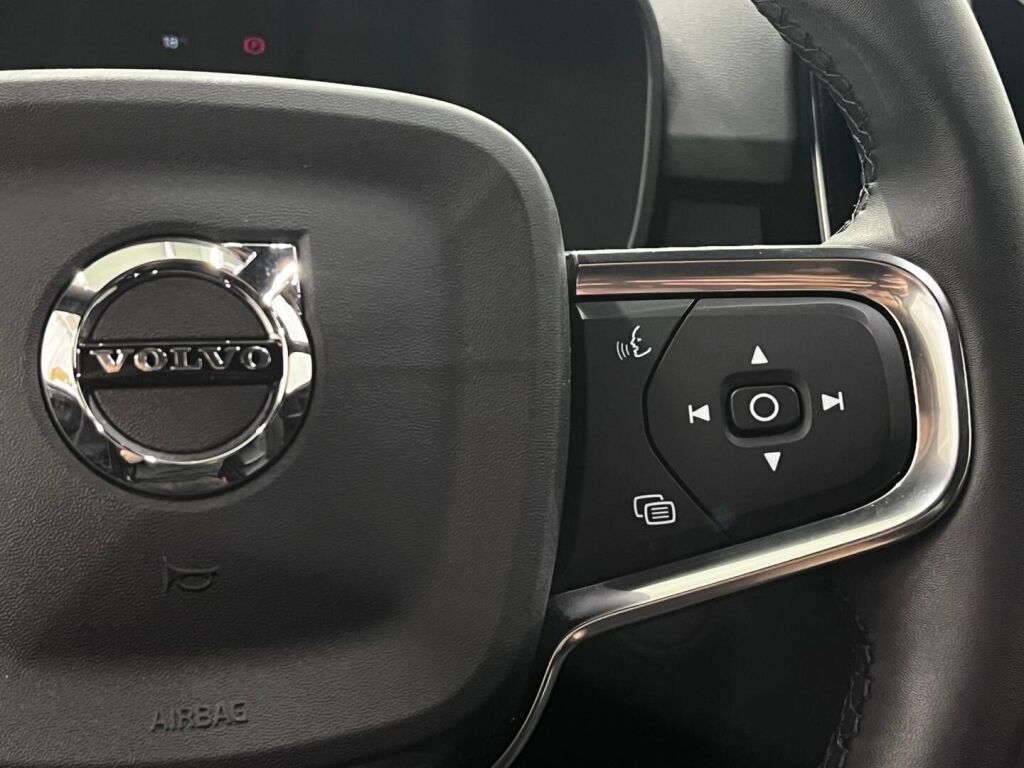 Volvo XC40 2023 Valkoinen