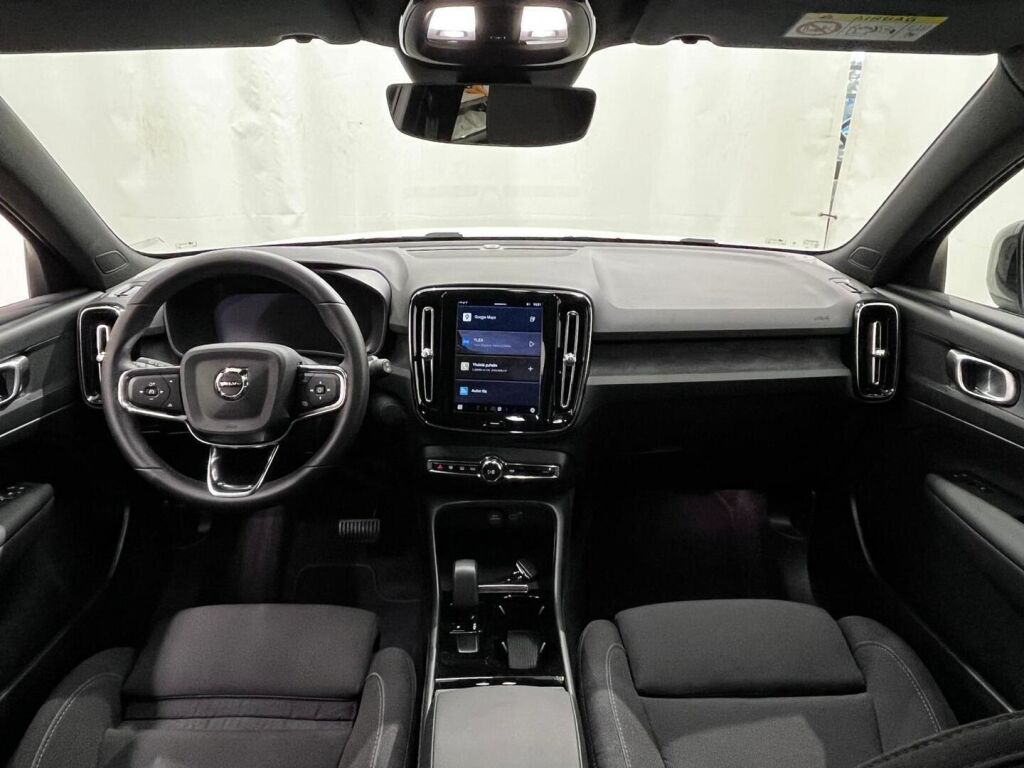 Volvo XC40 2023 Valkoinen