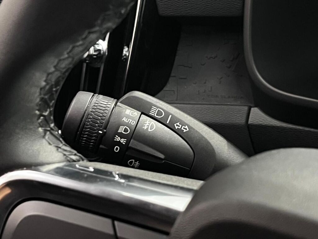 Volvo XC40 2023 Valkoinen