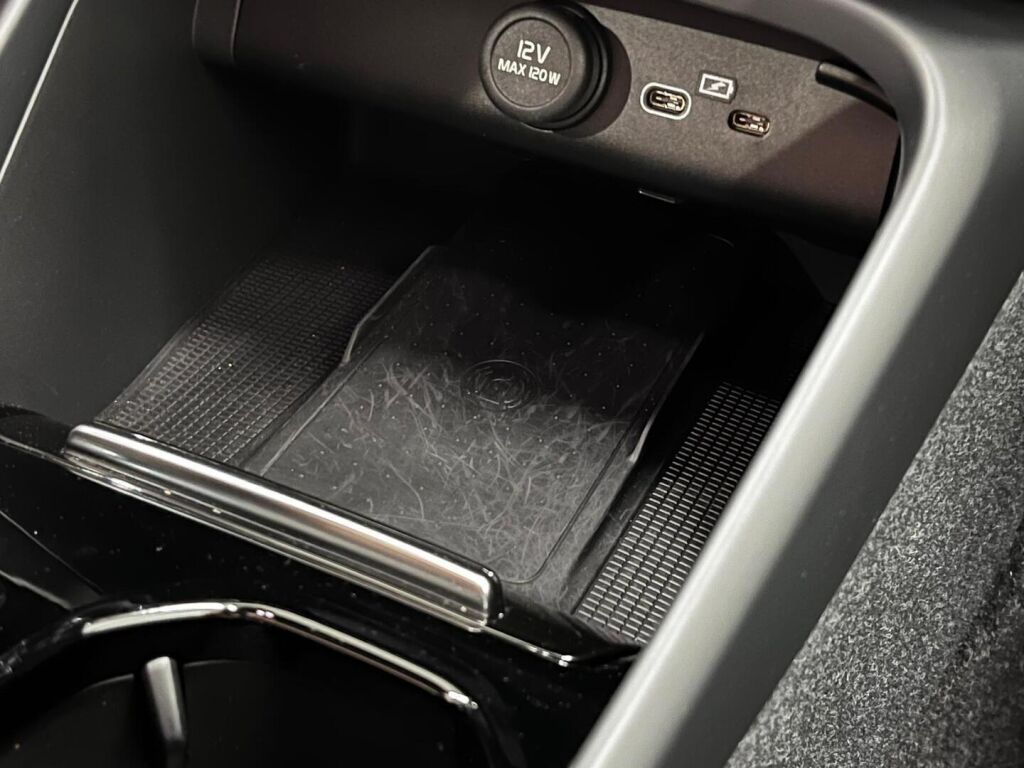 Volvo XC40 2023 Valkoinen