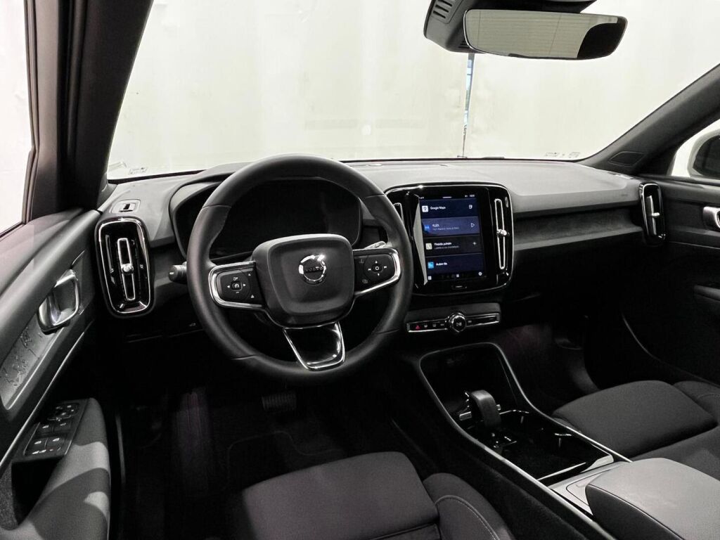 Volvo XC40 2023 Valkoinen