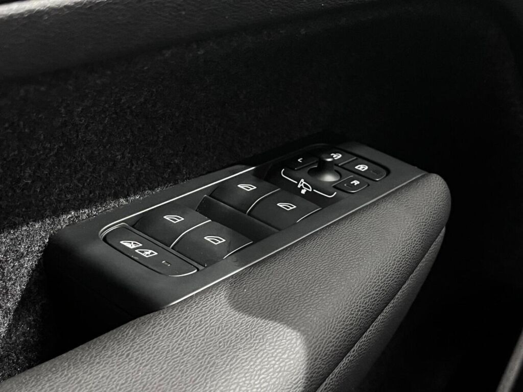 Volvo XC40 2023 Valkoinen