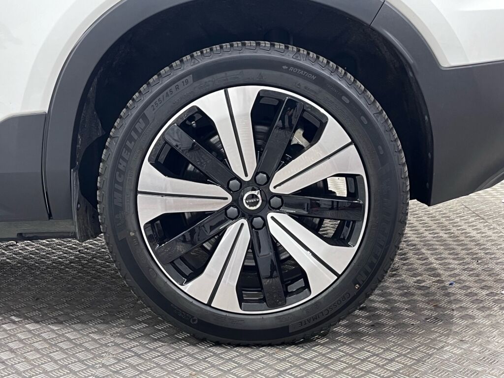 Volvo XC40 2023 Valkoinen