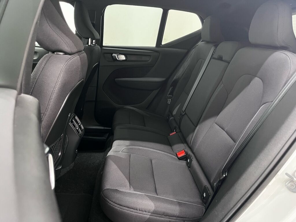 Volvo XC40 2023 Valkoinen