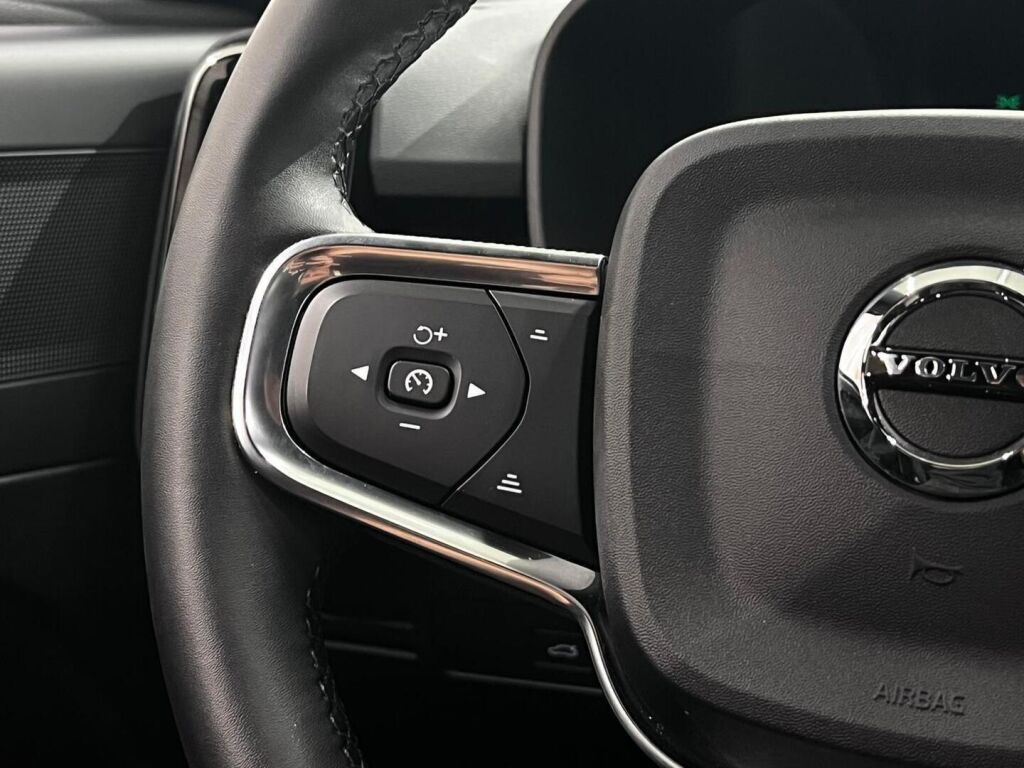 Volvo XC40 2023 Valkoinen