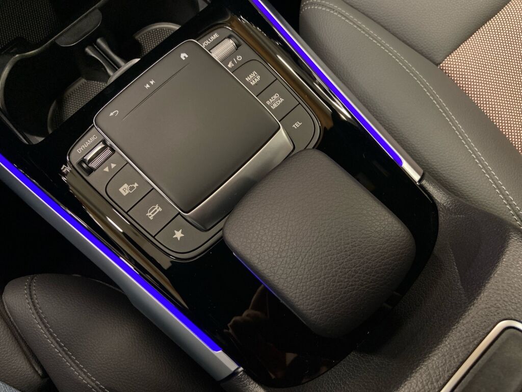 Mercedes-Benz EQB 2022 Musta