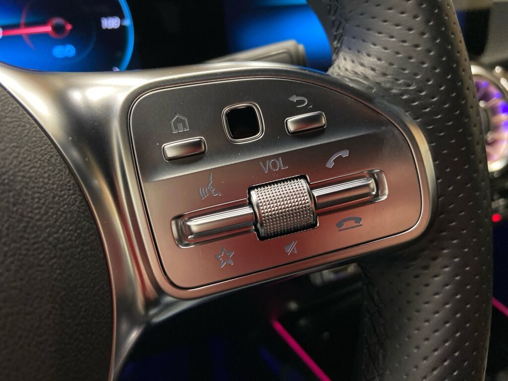 Mercedes-Benz EQB 2022 Musta