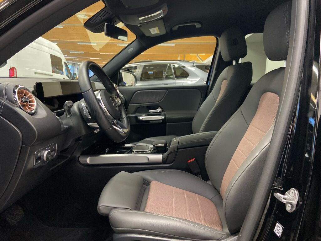 Mercedes-Benz EQB 2022 Musta