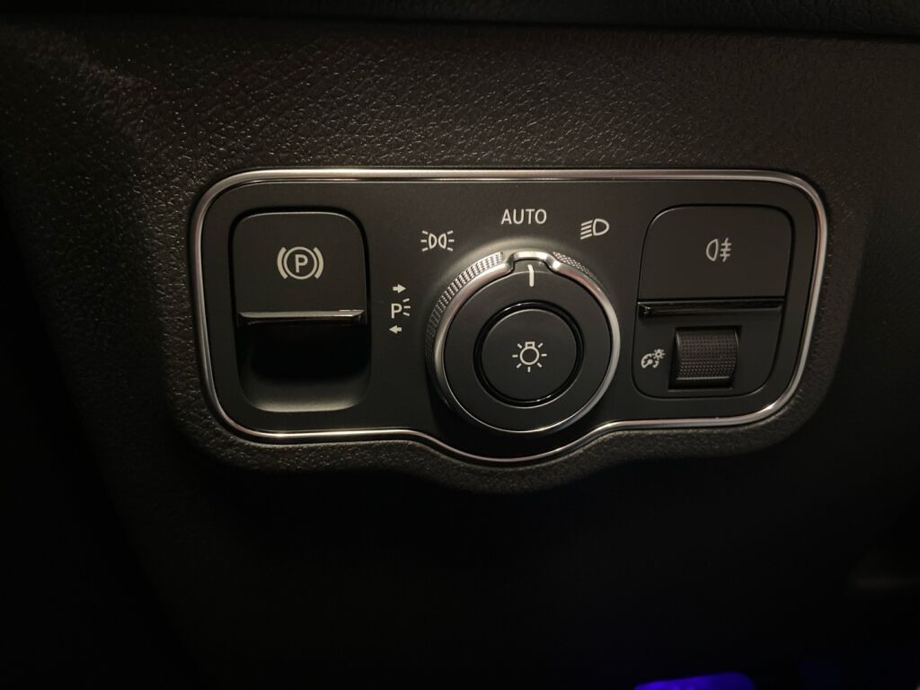 Mercedes-Benz EQB 2022 Musta