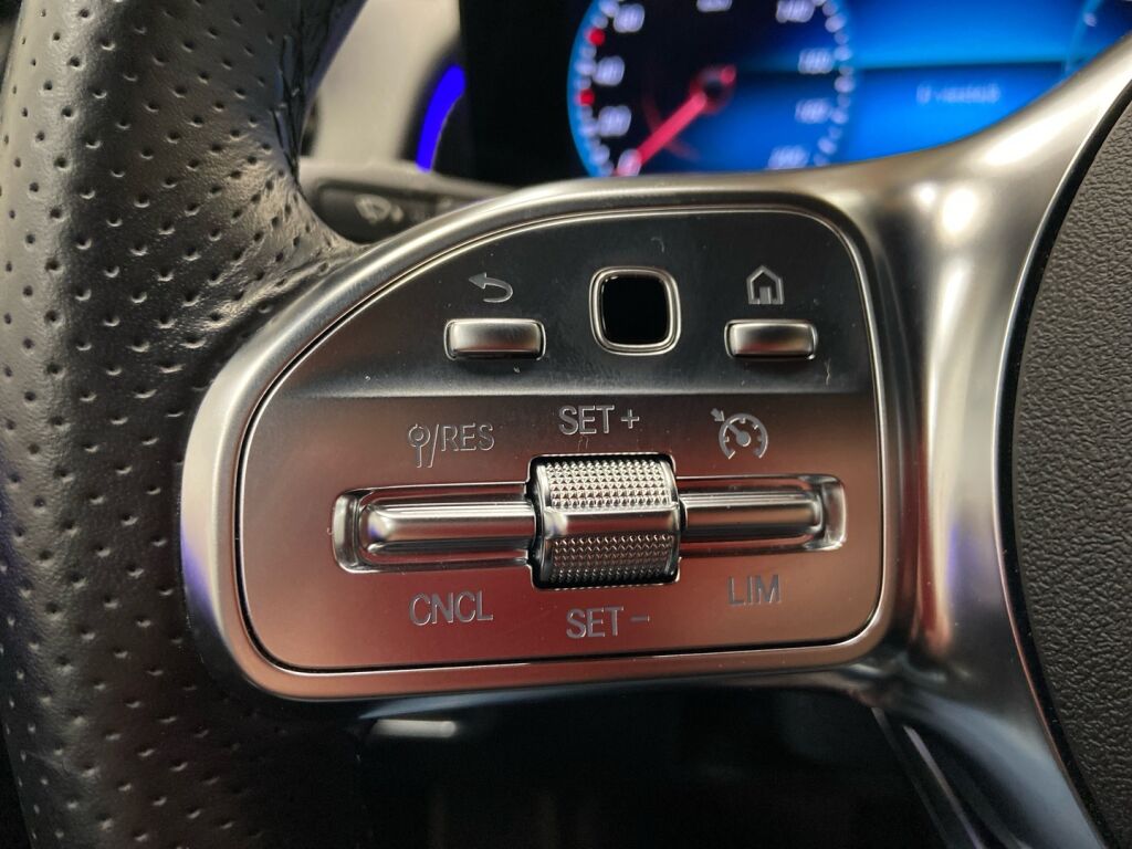 Mercedes-Benz EQB 2022 Musta