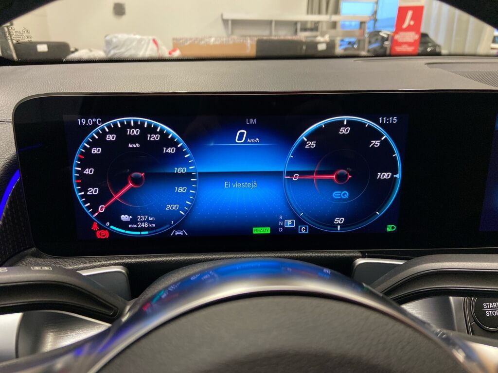 Mercedes-Benz EQB 2022 Musta