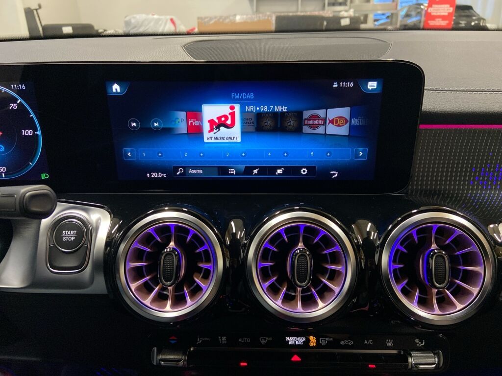 Mercedes-Benz EQB 2022 Musta