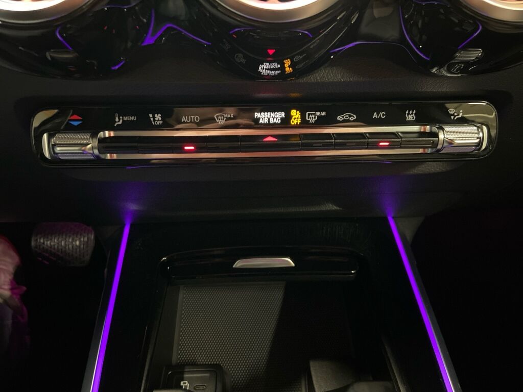 Mercedes-Benz EQB 2022 Musta