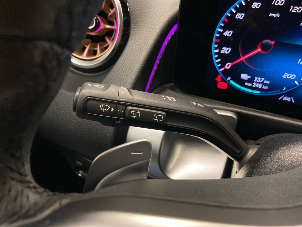 Mercedes-Benz EQB 2022 Musta