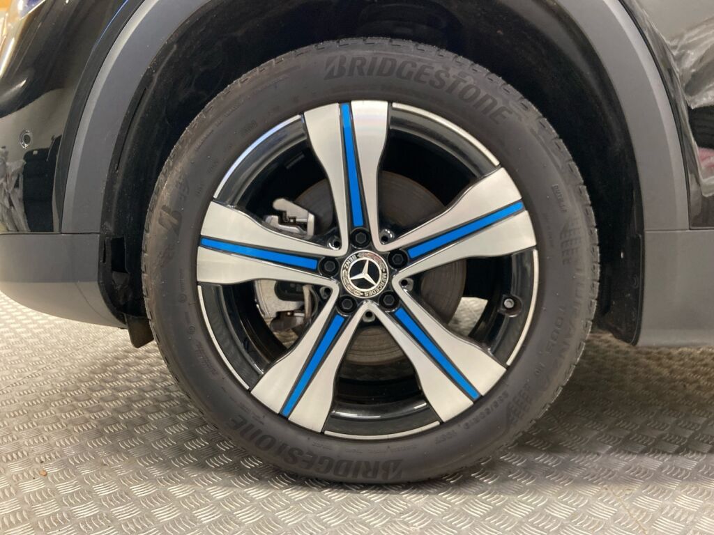 Mercedes-Benz EQB 2022 Musta