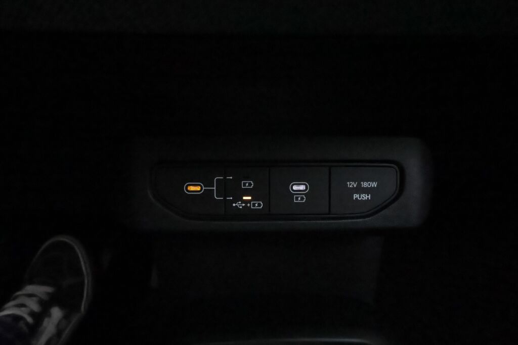 Kia EV4 2025 Sininen