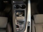 Audi A4 2023 Musta
