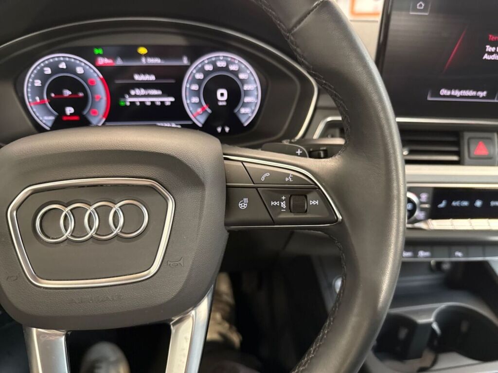 Audi A4 2023 Musta