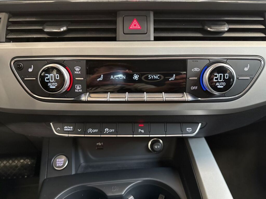 Audi A4 2023 Musta