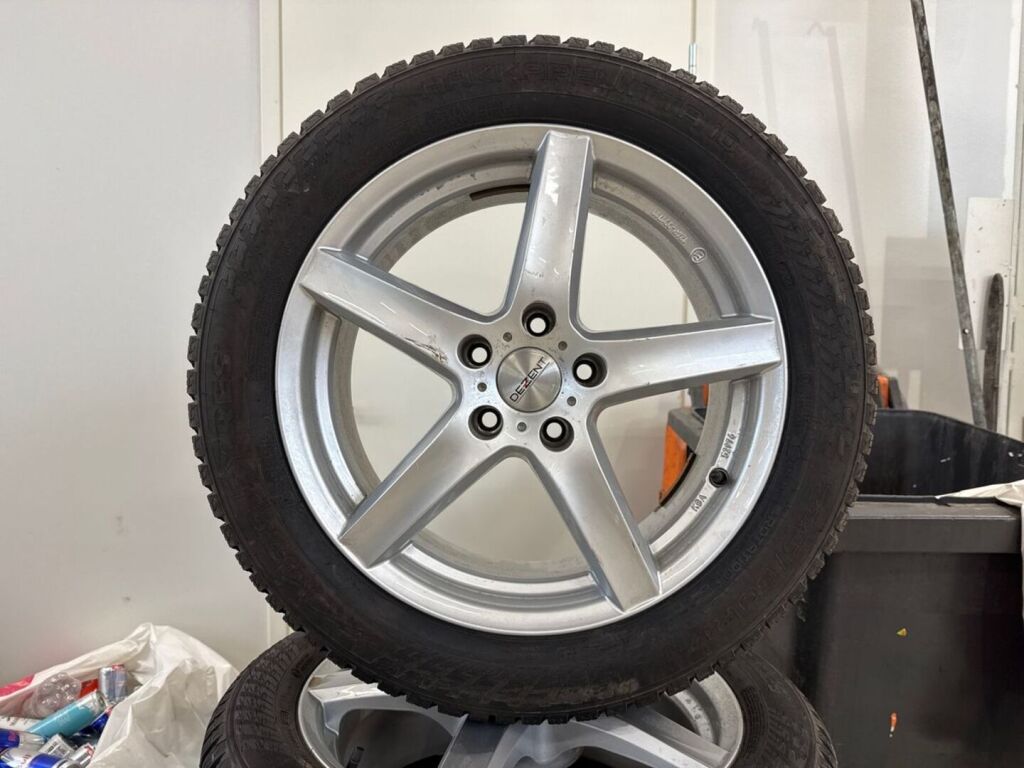 Audi A4 2023 Musta