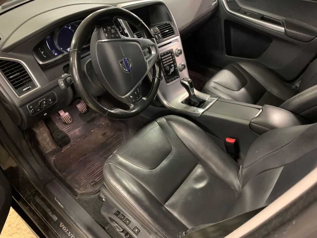 Volvo XC60 2016 Musta