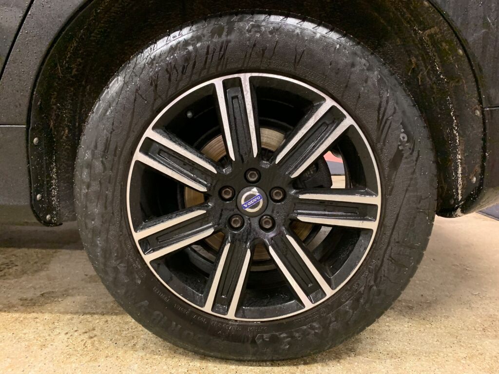 Volvo XC60 2016 Musta