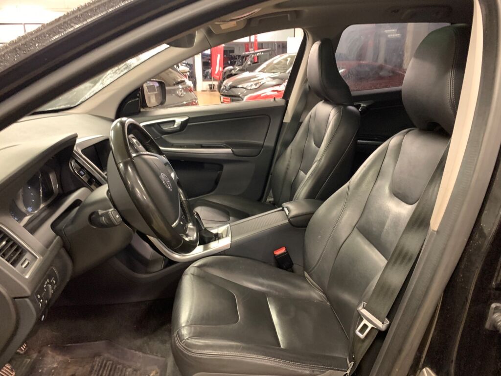 Volvo XC60 2016 Musta