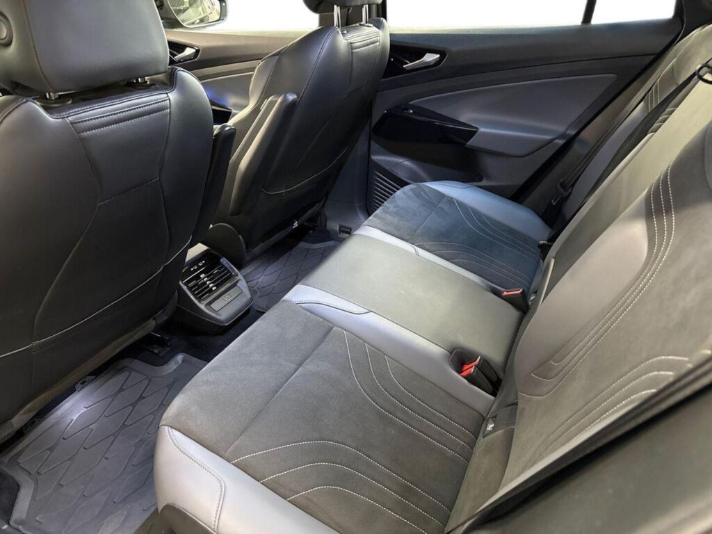 Volkswagen ID.5 2023 Musta