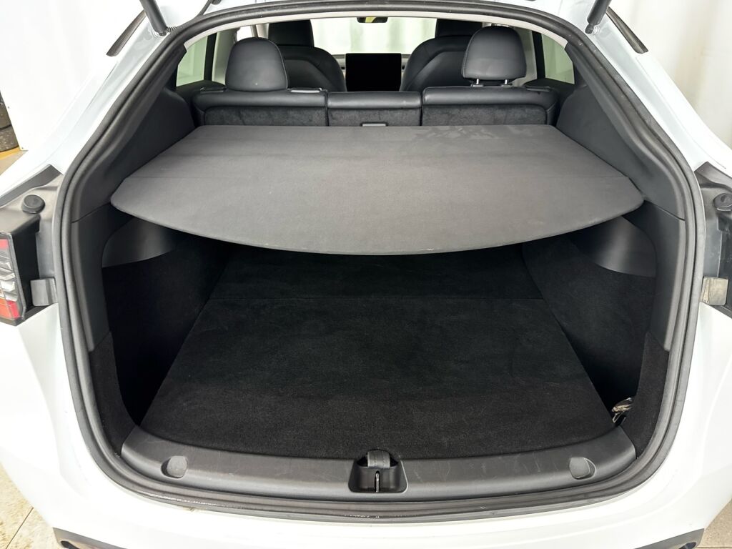 Tesla Model Y 2022 Valkoinen