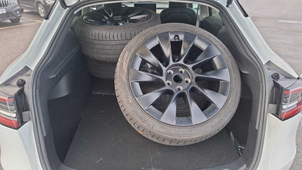 Tesla Model Y 2022 Valkoinen