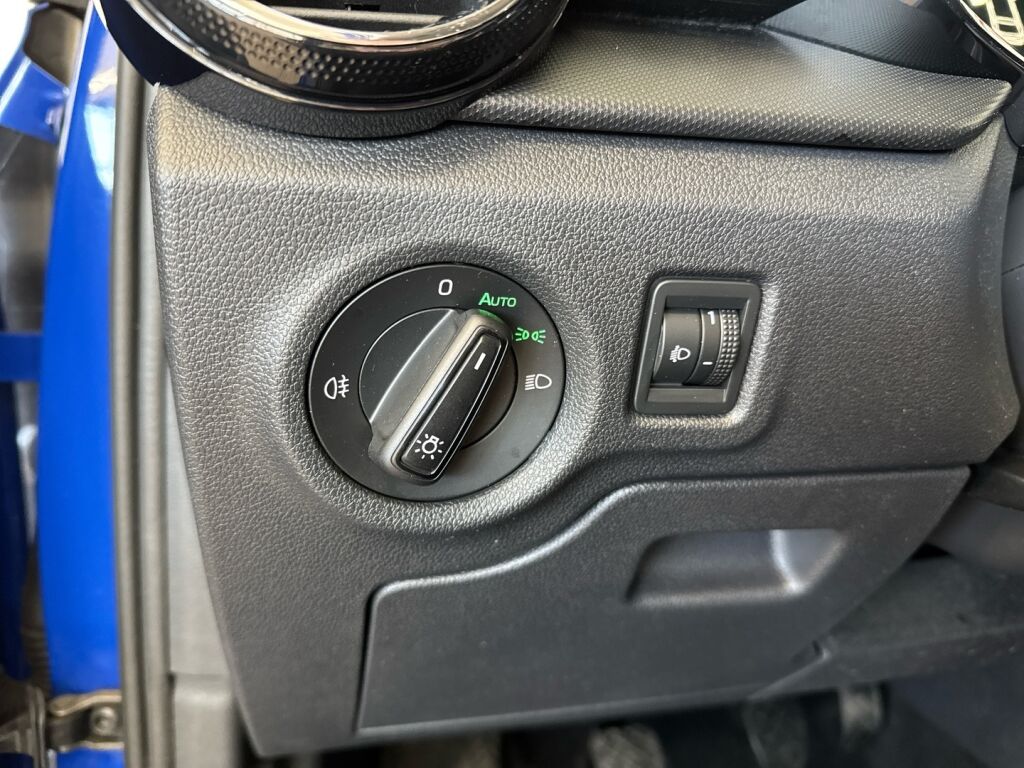 Skoda Fabia 2023 Sininen