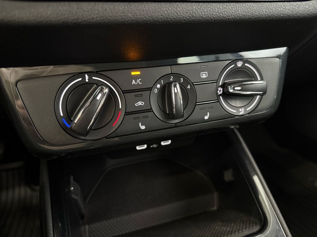 Skoda Fabia 2023 Sininen