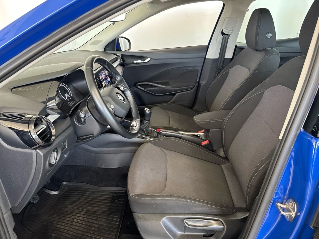 Skoda Fabia 2023 Sininen