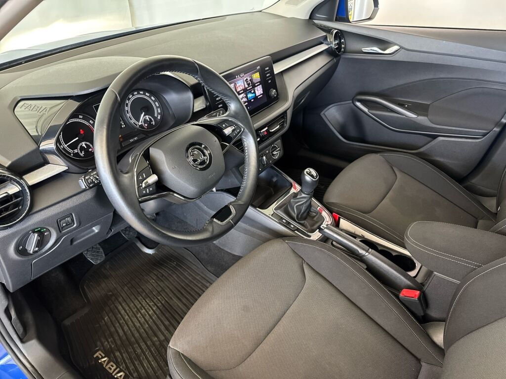 Skoda Fabia 2023 Sininen