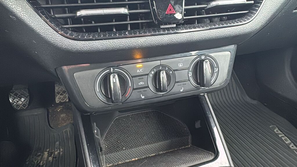 Skoda Fabia 2023 Sininen