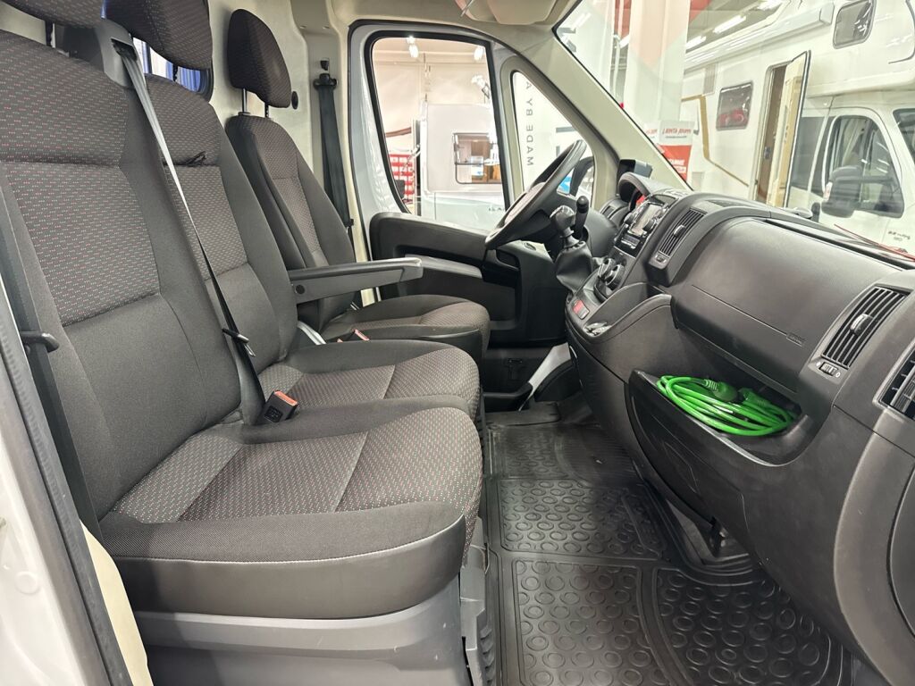 Peugeot Boxer 2023 Valkoinen