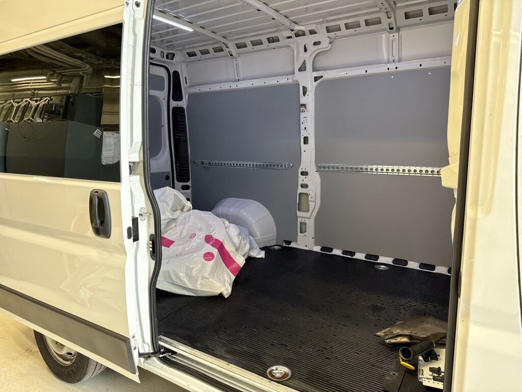 Peugeot Boxer 2023 Valkoinen