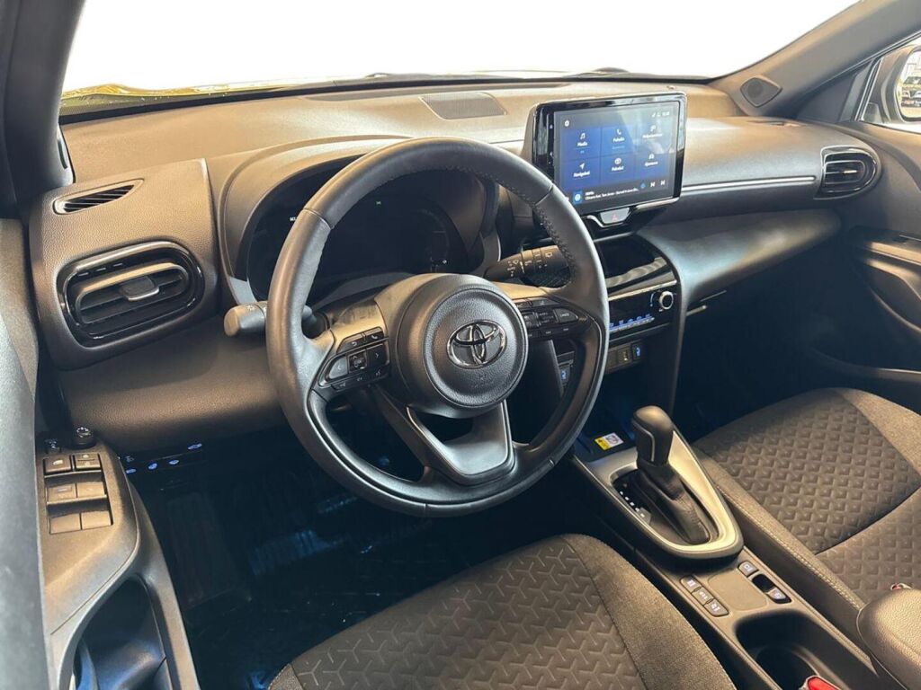 Toyota Yaris Cross 2023 Keltainen