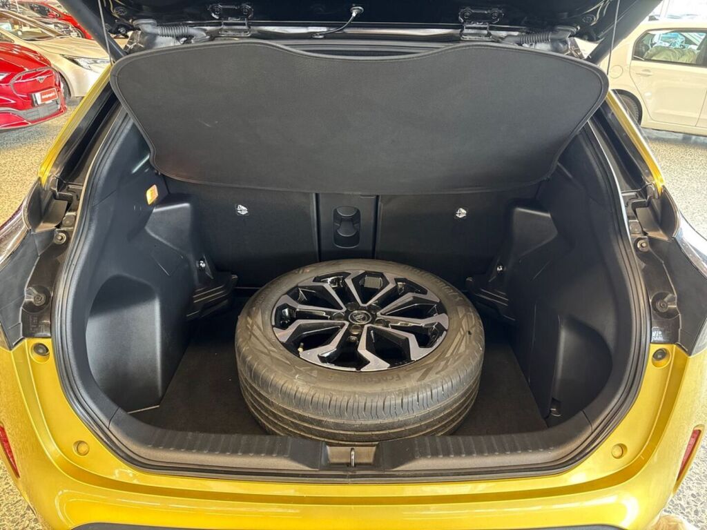 Toyota Yaris Cross 2023 Keltainen