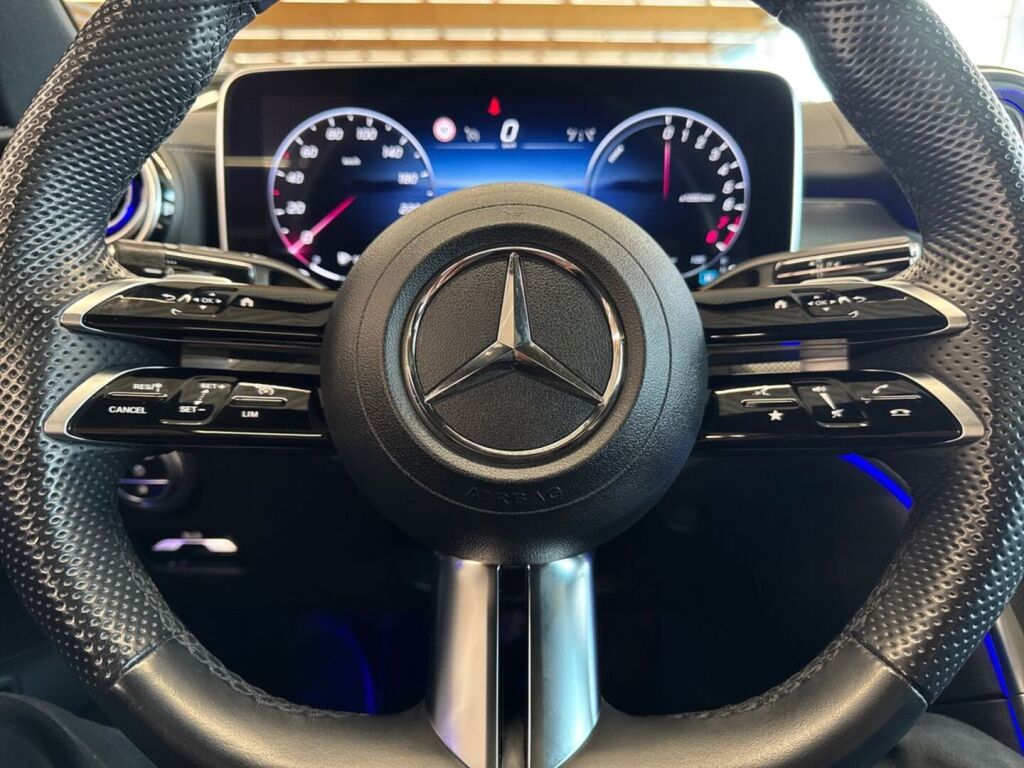 Mercedes-Benz C 2023 Musta