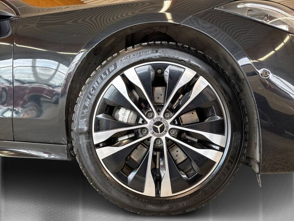 Mercedes-Benz C 2023 Musta