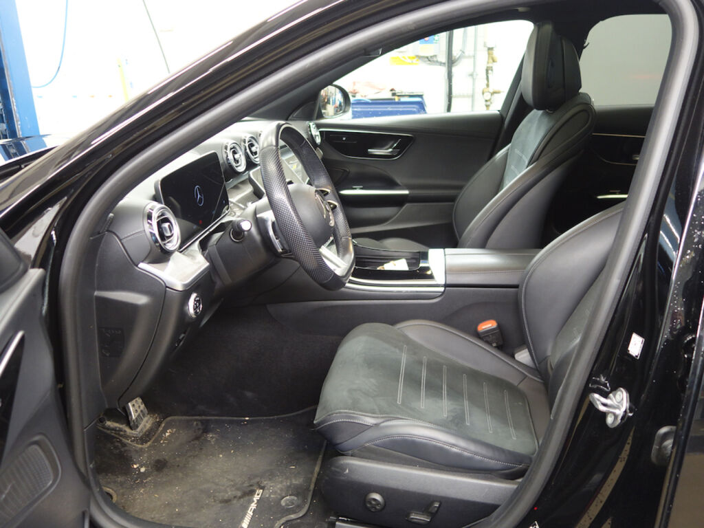 Mercedes-Benz C 2023 Musta