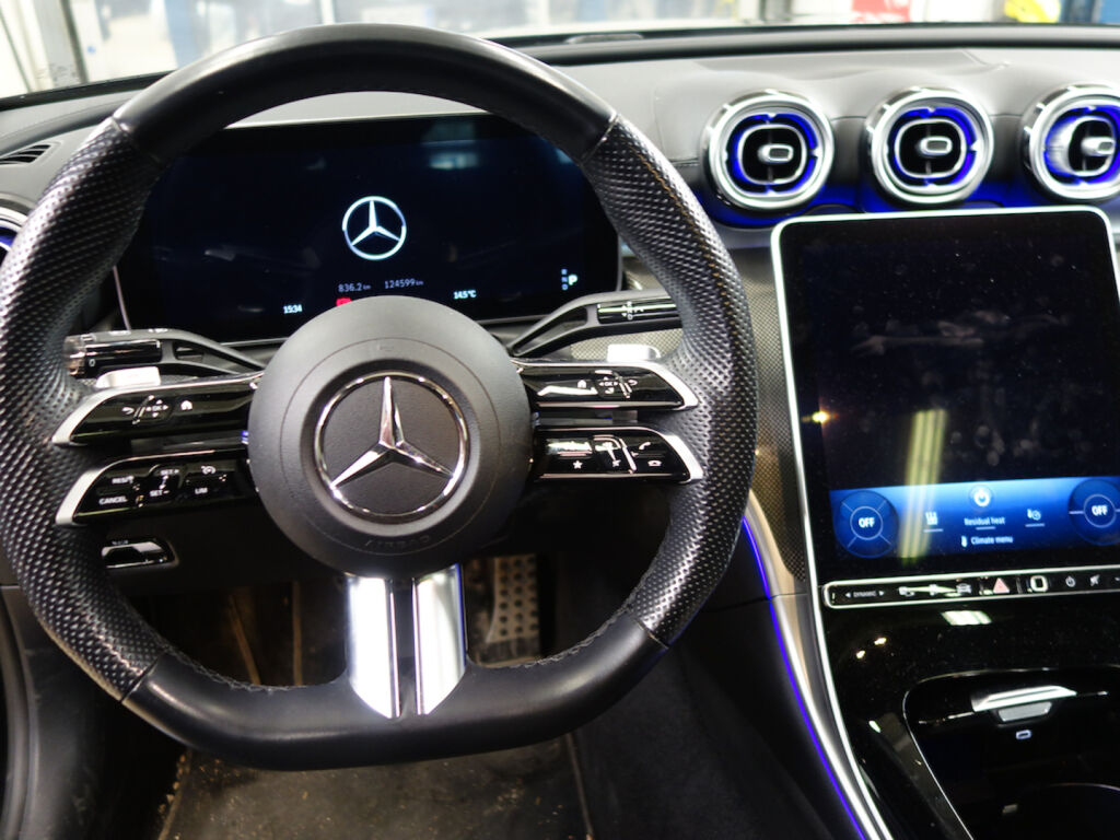 Mercedes-Benz C 2023 Musta