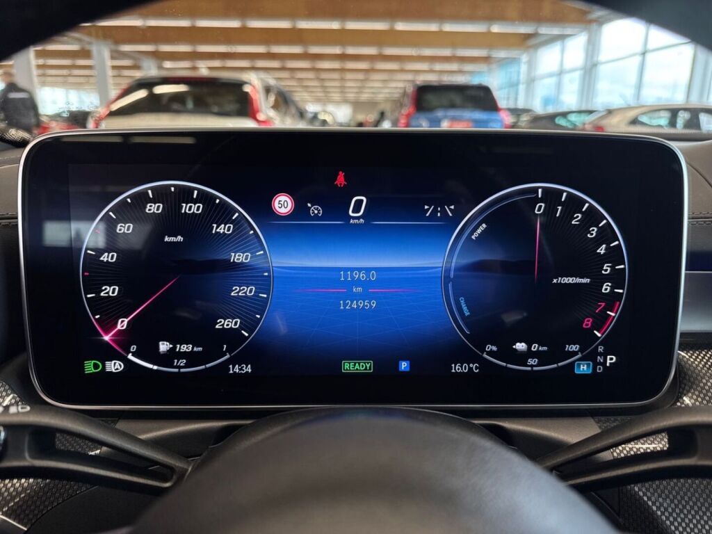 Mercedes-Benz C 2023 Musta